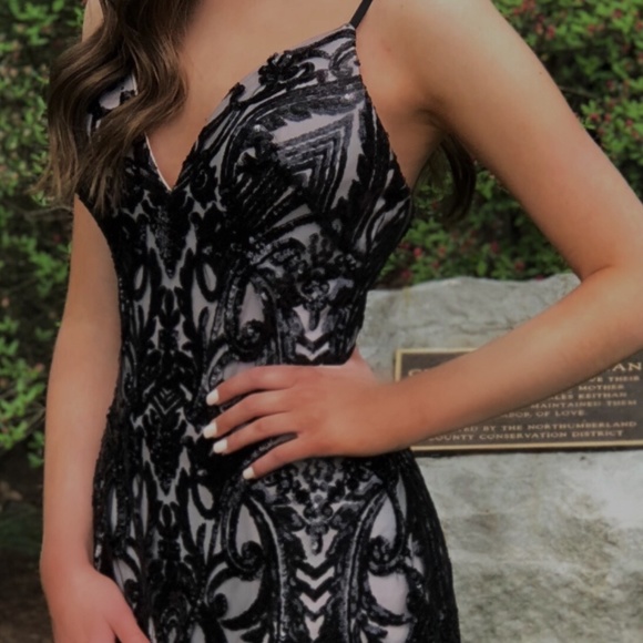 Dresses & Skirts - prom dress